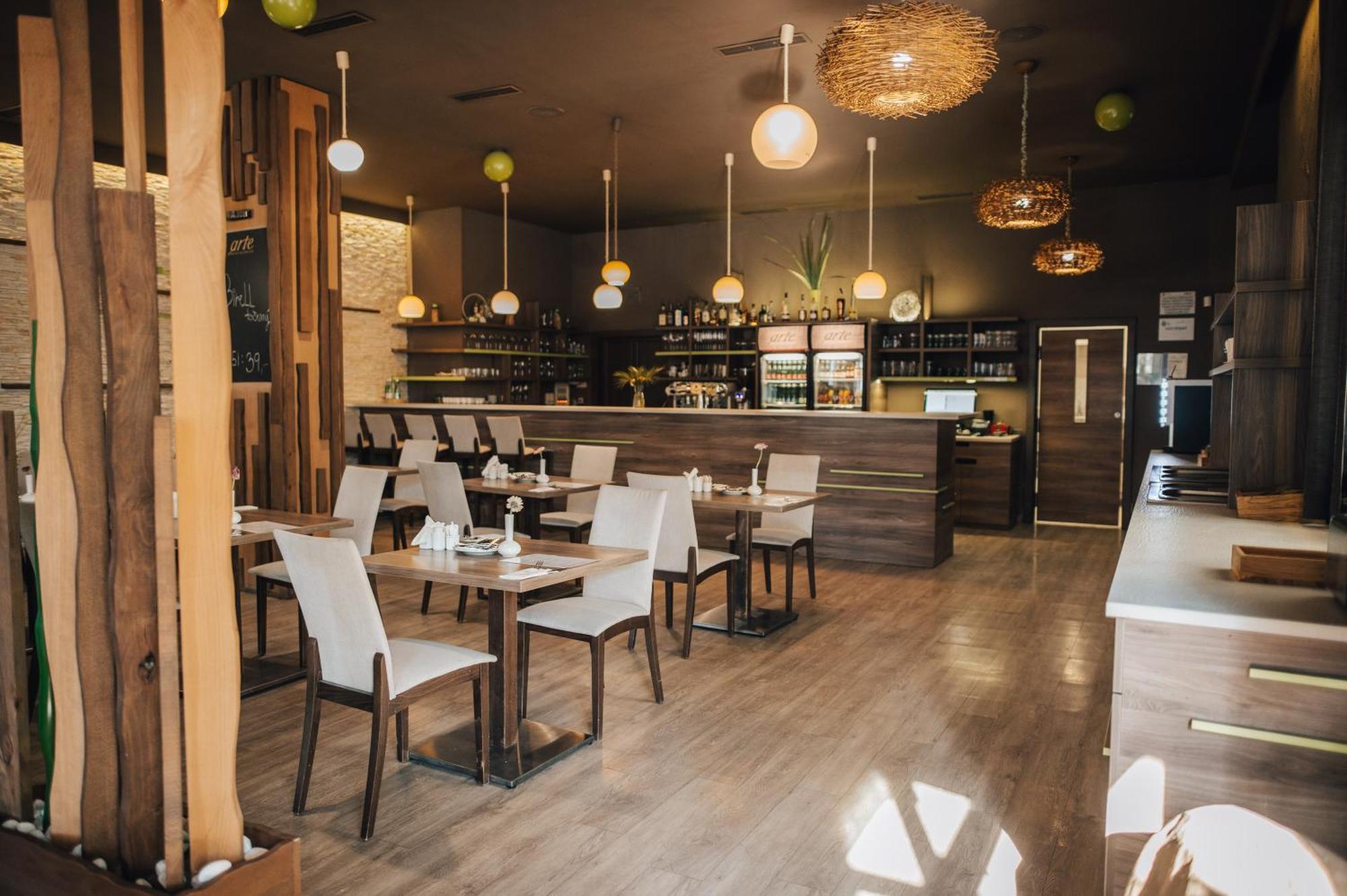 Hotel Elegance Sumperk Ngoại thất bức ảnh