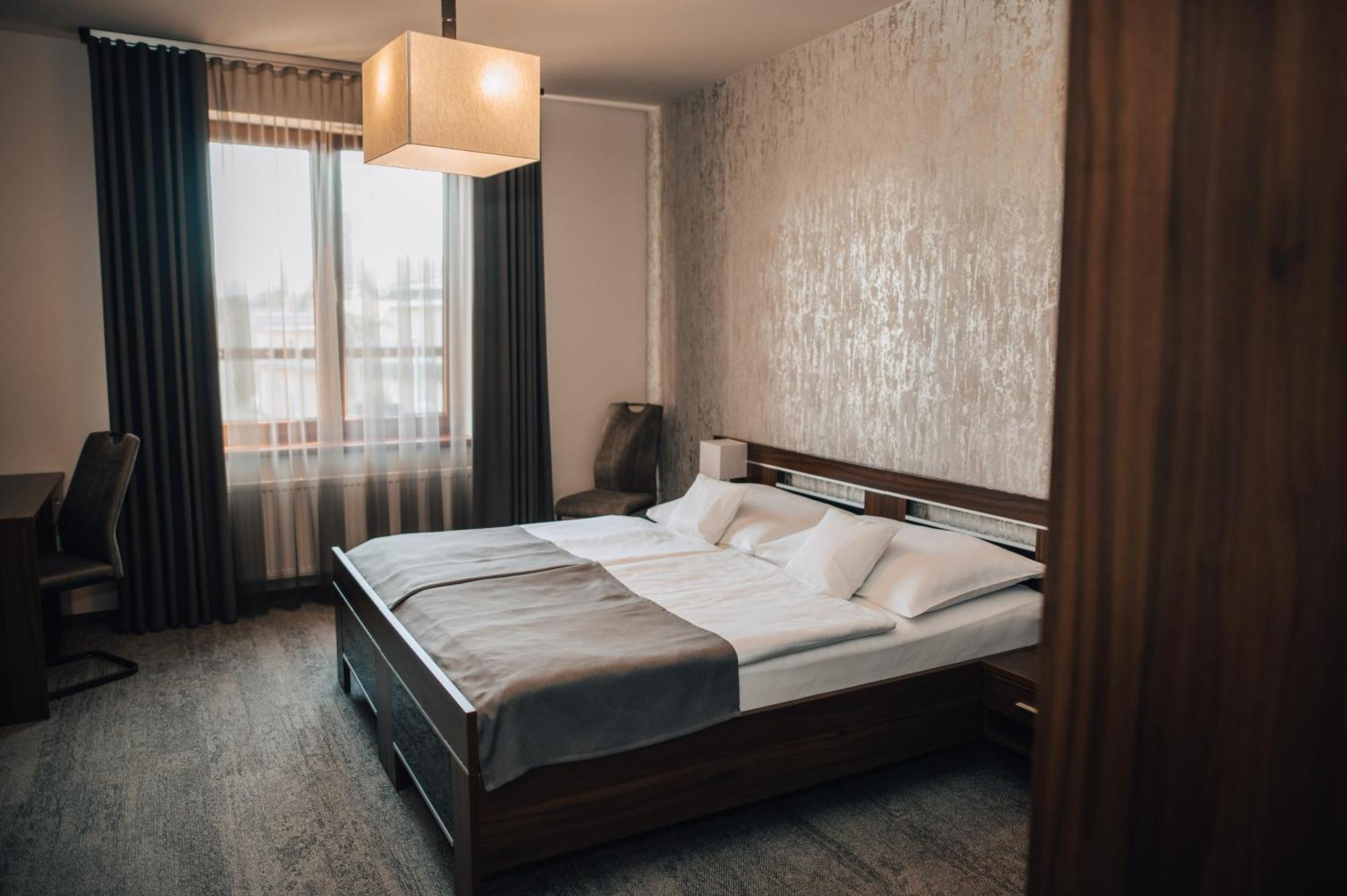 Hotel Elegance Sumperk Ngoại thất bức ảnh