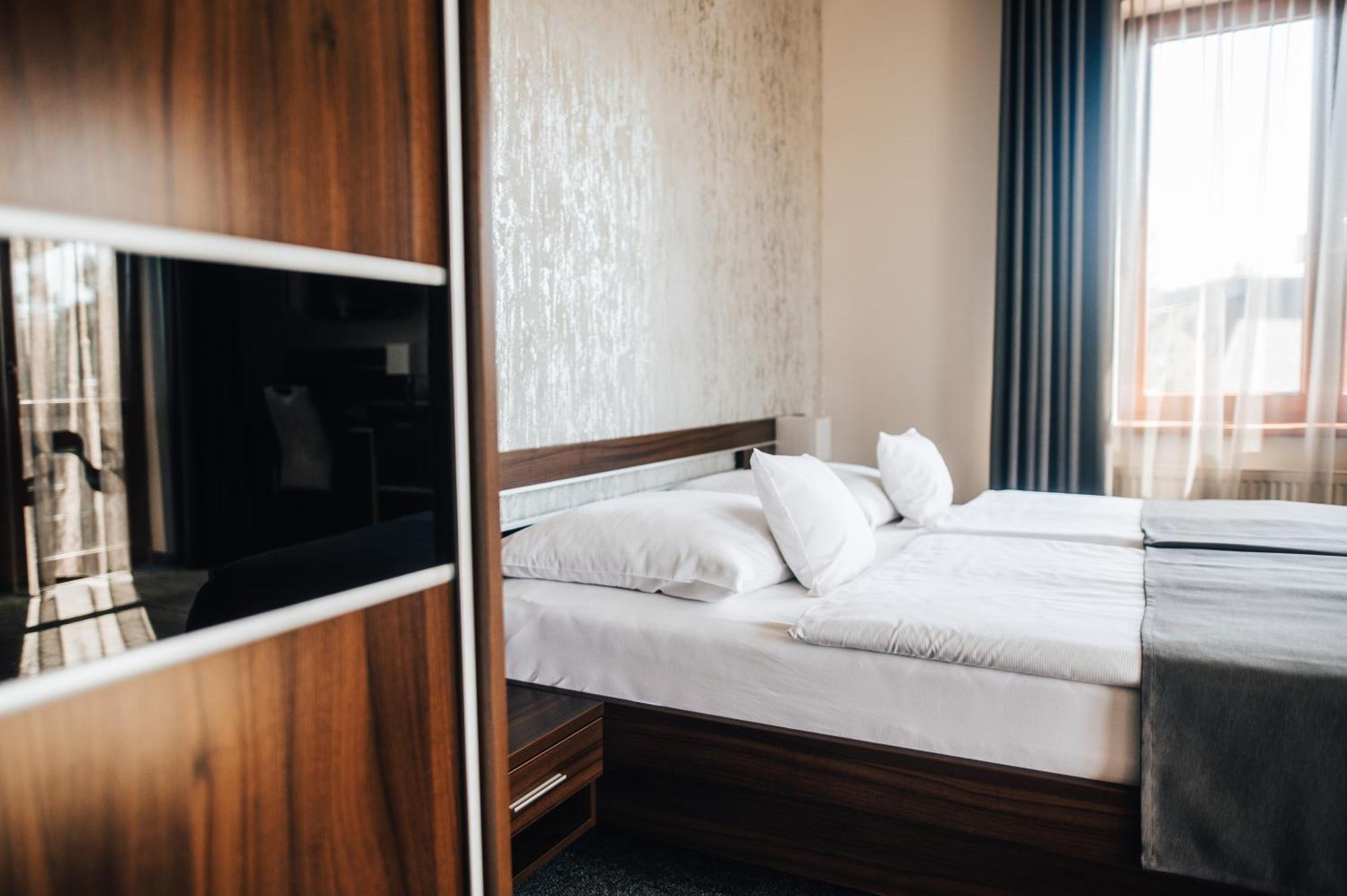 Hotel Elegance Sumperk Ngoại thất bức ảnh