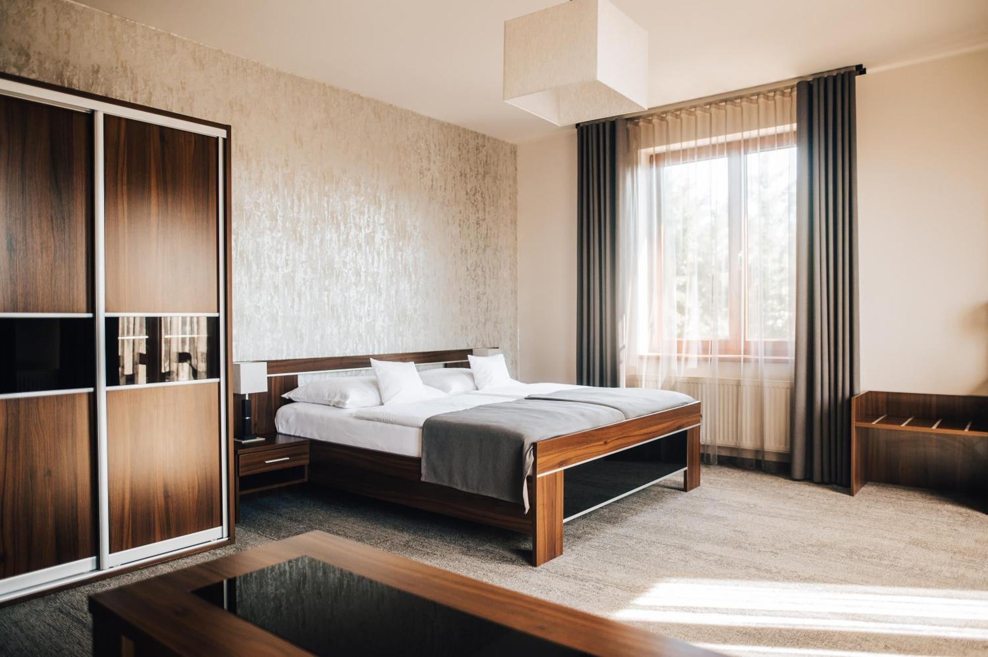 Hotel Elegance Sumperk Ngoại thất bức ảnh